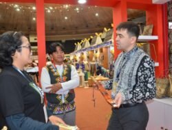 Mantan Presiden WCW-APR 2024 Kagumi Mandau Khas Kubar