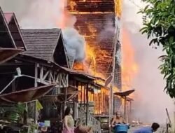 Api Membara di Pemukiman Kampung Sempatn, 25 Bangunan Ludes Terbakar