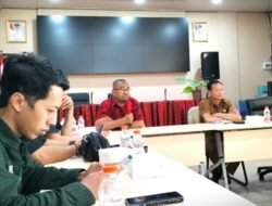 Wartawan Senior itu dapat Penghargaan Perintis Pemekaran Kubar