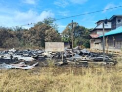 Ditaksir Rp 3 Miliar, Bangunan Ludes Terbakar di Kampung Penawang