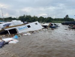KM Dahliya F3 Tenggelam di Muara Kaman, Nasib Penumpang Masih Ditunggu
