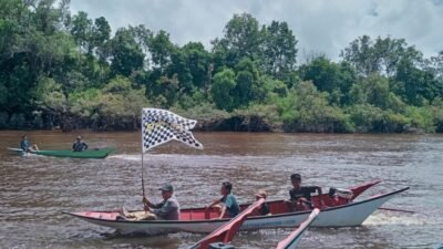 RT 3 Juara Umum Perahu Ketinting, “Festival Danau Paot 2026” di Beloan
