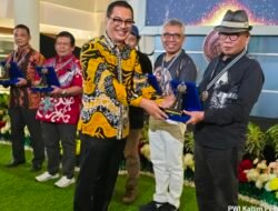 “Pinjam dulu anting-antingmu, nanti ayah ganti.”