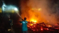 Kebakaran Hanguskan Rumah Warga di Siluq Ngurai, Dua Korban Sempat Dirawat di Puskesmas