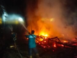 Kebakaran Hanguskan Rumah Warga di Siluq Ngurai, Dua Korban Sempat Dirawat di Puskesmas