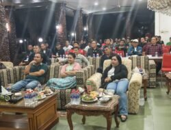 Bupati Nobar Forkopimda dan Warga