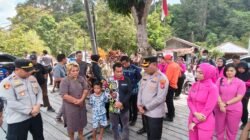 Kapolres Salurkan Bantuan bagi Korban Longsor di Muara Bunyut