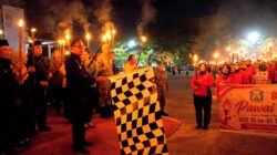 Ribuan Obor Terangi Sendawar, Bupati Kubar Ajak Warga Rawat Semangat Kemerdekaan