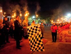 Ribuan Obor Terangi Sendawar, Bupati Kubar Ajak Warga Rawat Semangat Kemerdekaan