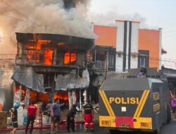 Ruko UD Ikhlas di Barong Tongkok Ludes Terbakar, Kerugian Ditaksir Rp 2 Miliar
