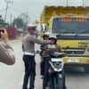 Polres Bagikan Masker, Antisipasi Dampak Kabut Asap Karhutla