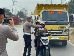 Polres Bagikan Masker, Antisipasi Dampak Kabut Asap Karhutla