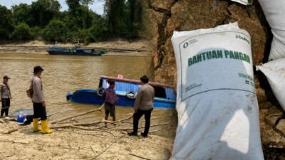 Kapal Angkut 4,5 Ton Beras Bulog Tenggelam di Kedang Pahu