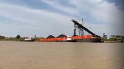 Nelayan Muara Pahu Akan Ambil Peran Jasa Pandu Ponton Batubara DAS Mahakam