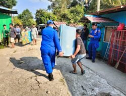 Sat Polairud Polres Kubar Evakuasi Korban Longsor di Muara Bunyut