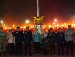 Semangat Kemerdekaan Membara, Ribuan Peserta Ikuti Pawai Obor di Kubar