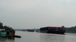 KSOP Tunggu Kajian, Keluhan Konvoi Ponton Padati Mahakam di Penyinggahan