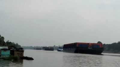 KSOP Tunggu Kajian, Keluhan Konvoi Ponton Padati Mahakam di Penyinggahan